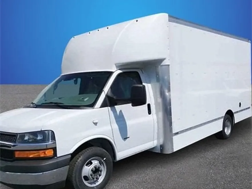 2022 Chevrolet Express Cutaway 3500 Base photo 1