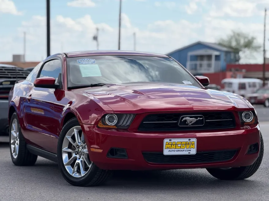 2011 Ford Mustang V6 photo 1