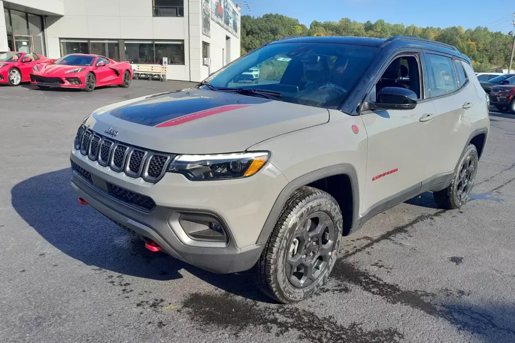 2023 Jeep Compass Trailhawk photo 1