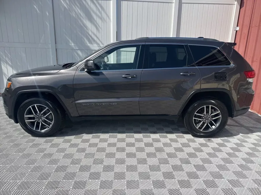 2021 Jeep Grand Cherokee Laredo E photo 1