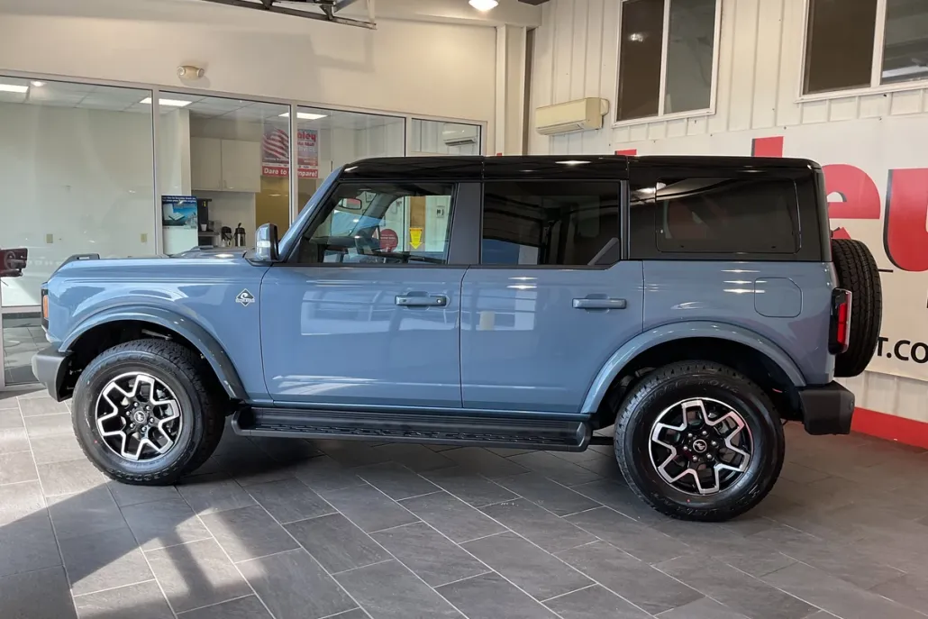 2025 Ford Bronco Outer Banks photo 1