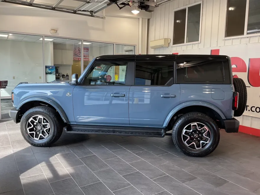 2025 Ford Bronco Outer Banks photo 1