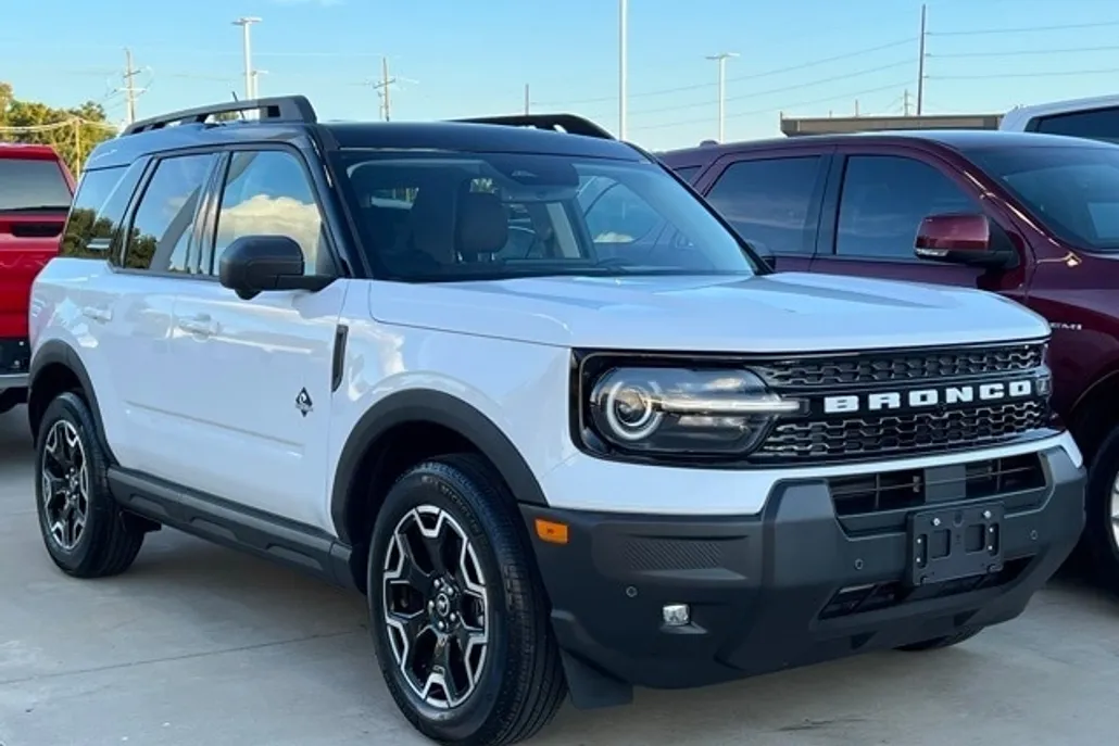 2025 Ford Bronco Sport Outer Banks photo 1