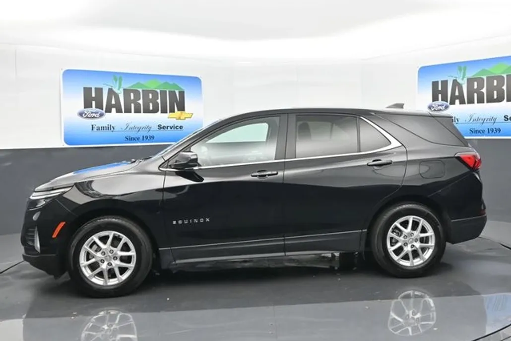 2024 Chevrolet Equinox LT photo 1