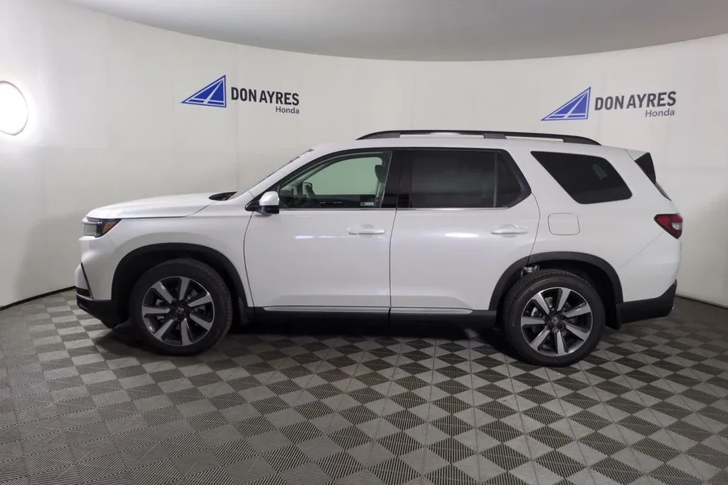 2025 Honda Pilot Touring photo 1