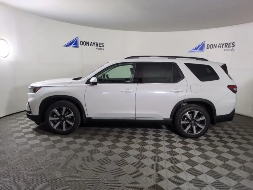 2025 Honda Pilot Touring photo 1