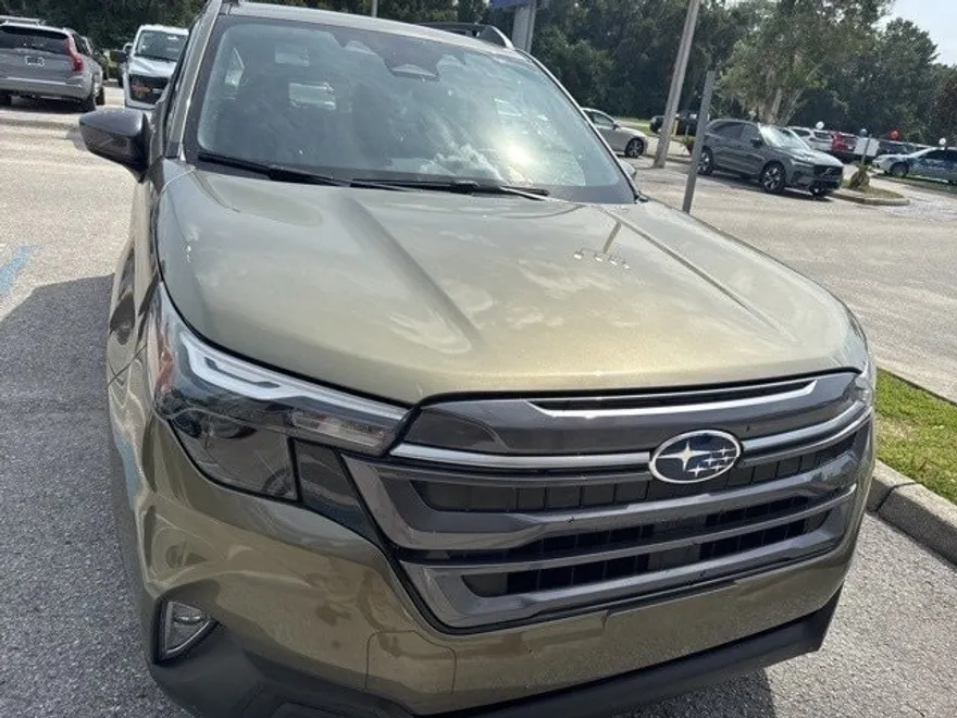 2025 Subaru Forester Premium Base photo 1