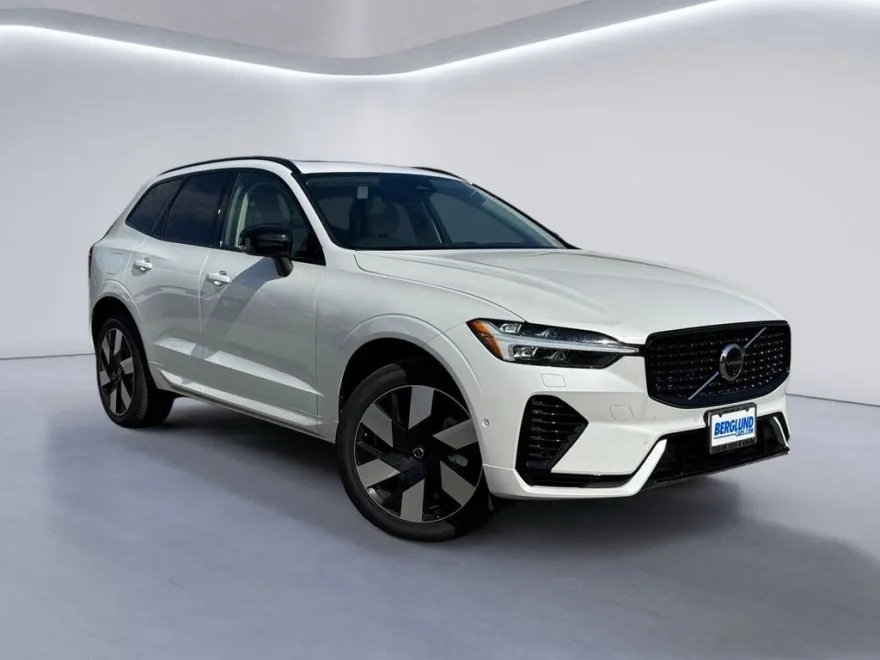 2025 Volvo XC60 Recharge Hybrid T8 Plus photo 1