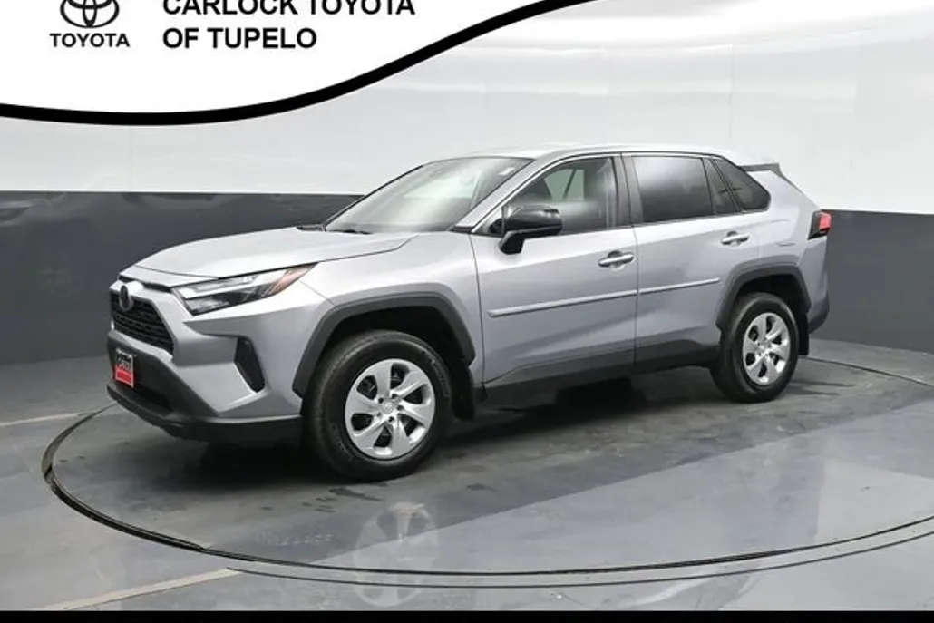2023 Toyota RAV4 LE photo 1