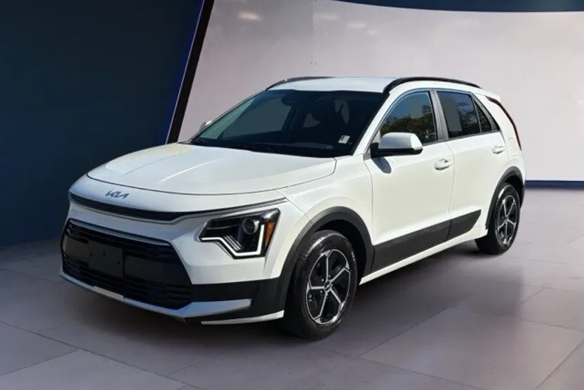 2025 Kia Niro LX photo 1