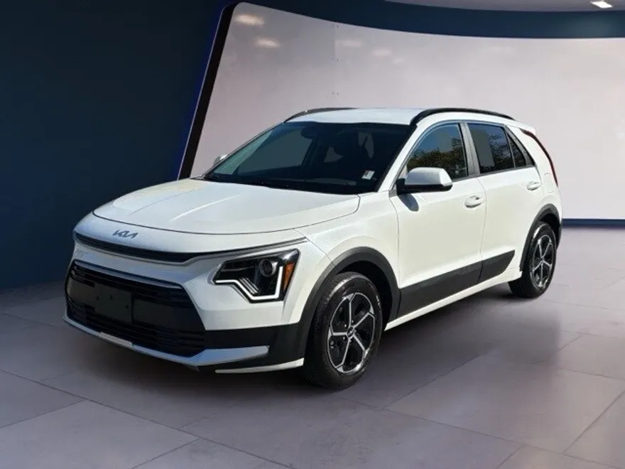 2025 Kia Niro LX photo 1