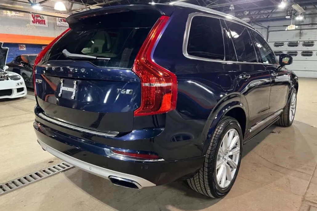 2017 Volvo XC90 T6 Inscription photo 1