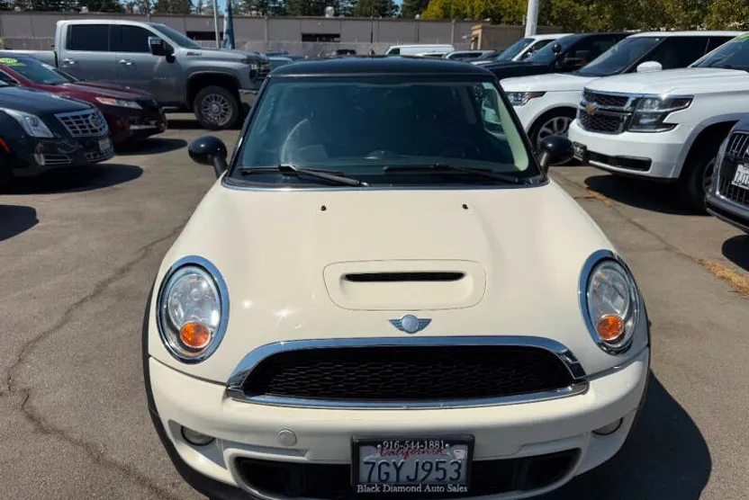 2012 Mini Cooper Hardtop S photo 1