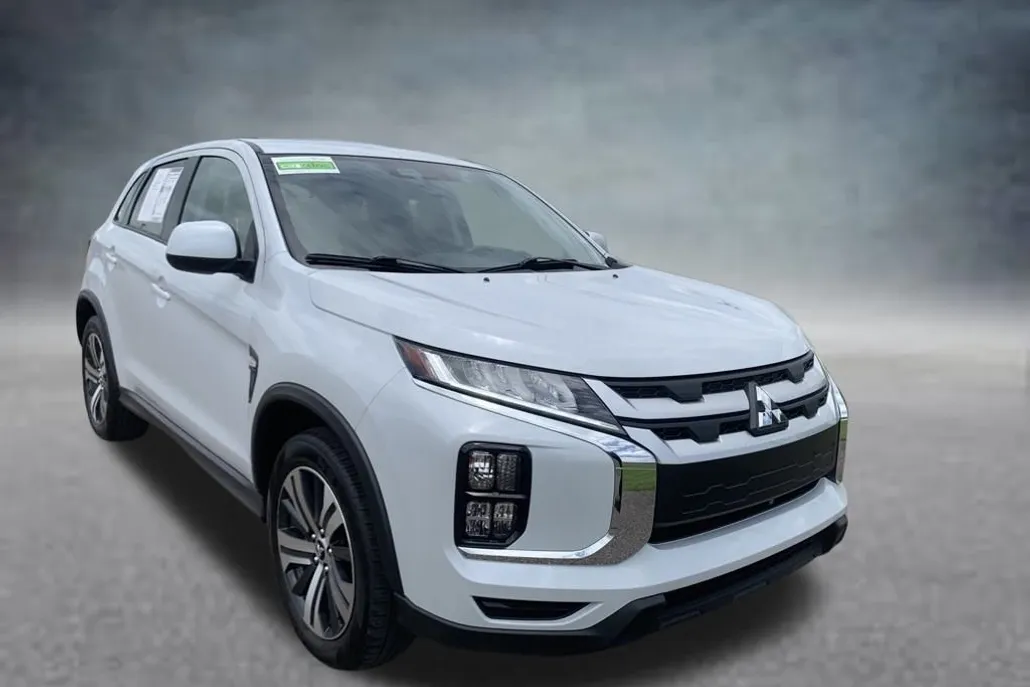 2024 Mitsubishi Outlander Sport ES photo 1