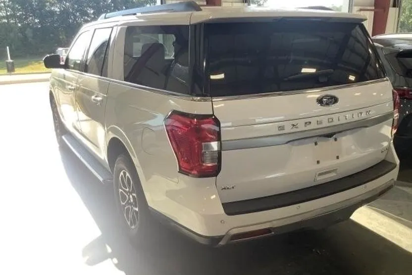2023 Ford Expedition MAX XLT photo 1