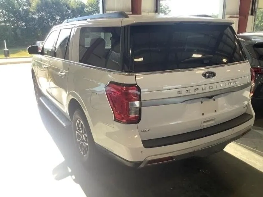 2023 Ford Expedition MAX XLT photo 1