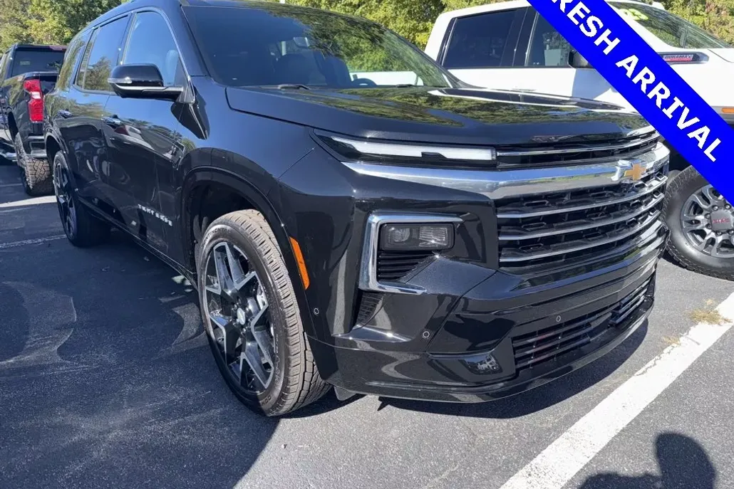 2025 Chevrolet Traverse High Country photo 1