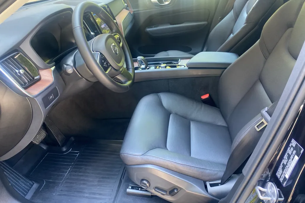 2024 Volvo XC60 B5 Plus photo 1