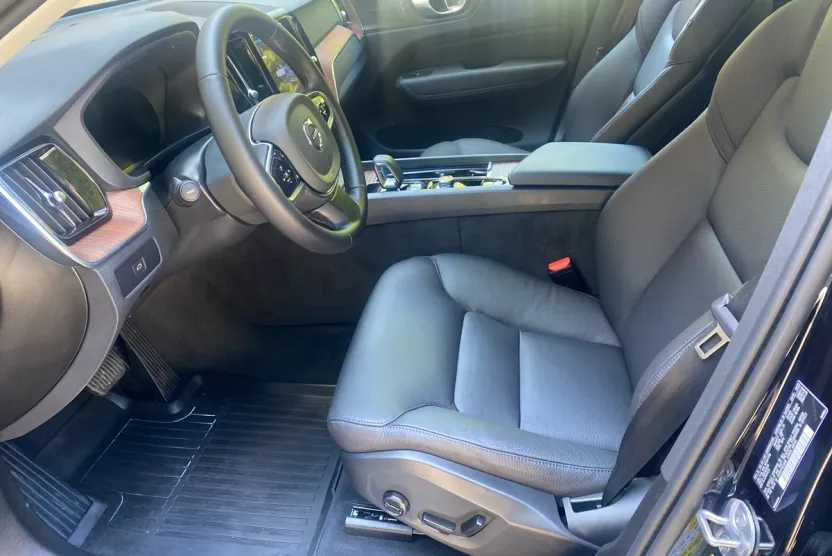 2024 Volvo XC60 B5 Plus photo 1
