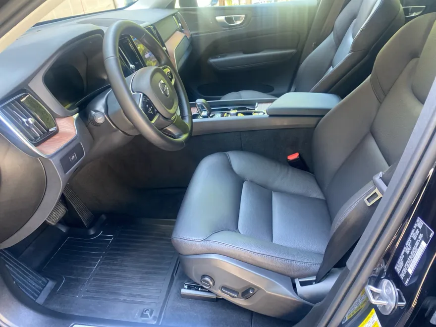 2024 Volvo XC60 B5 Plus photo 1