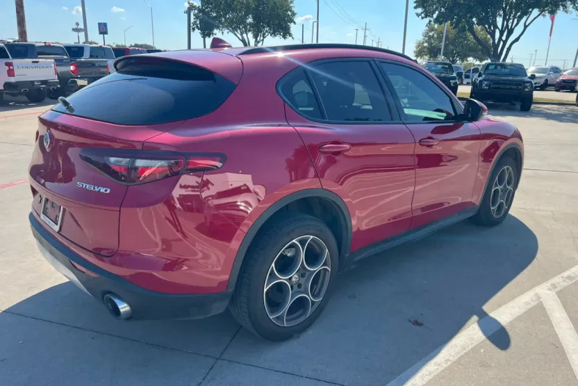 2018 Alfa Romeo Stelvio Sport photo 1
