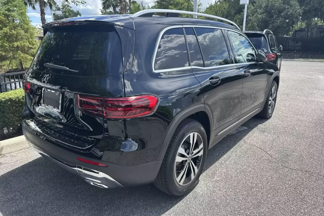 2025 Mercedes Benz GLB 250 photo 1