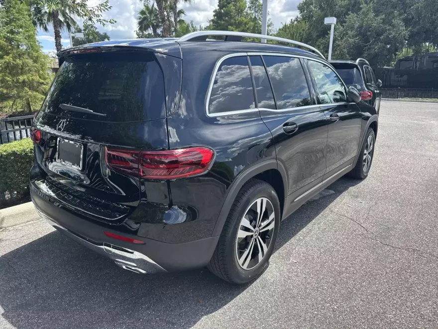 2025 Mercedes Benz GLB 250 photo 1