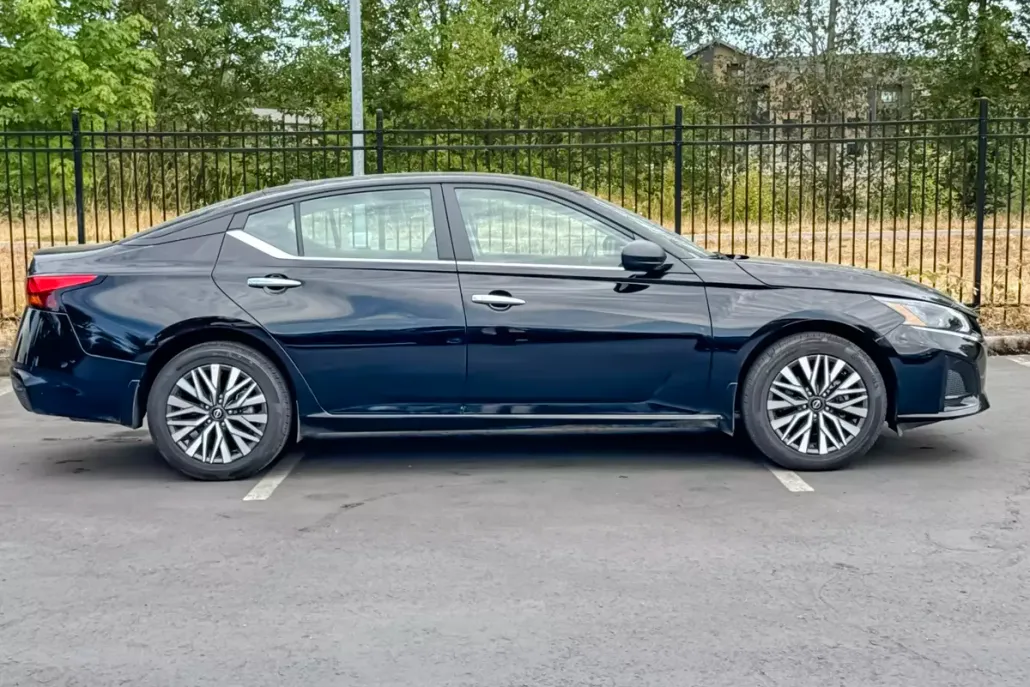 2024 Nissan Altima 2.5 SV photo 1