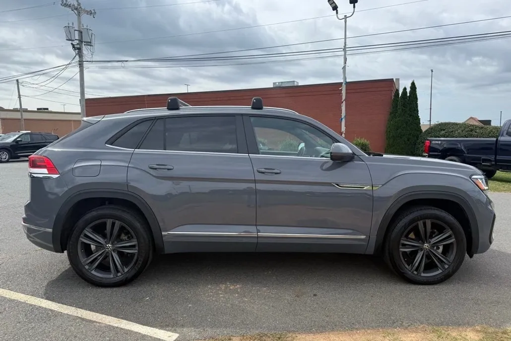 2021 Volkswagen Atlas Cross Sport V6 SE Technology R-Line photo 1