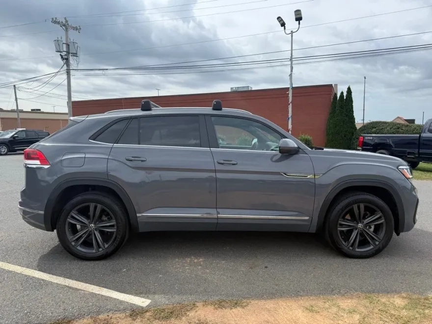 2021 Volkswagen Atlas Cross Sport V6 SE Technology R-Line photo 1