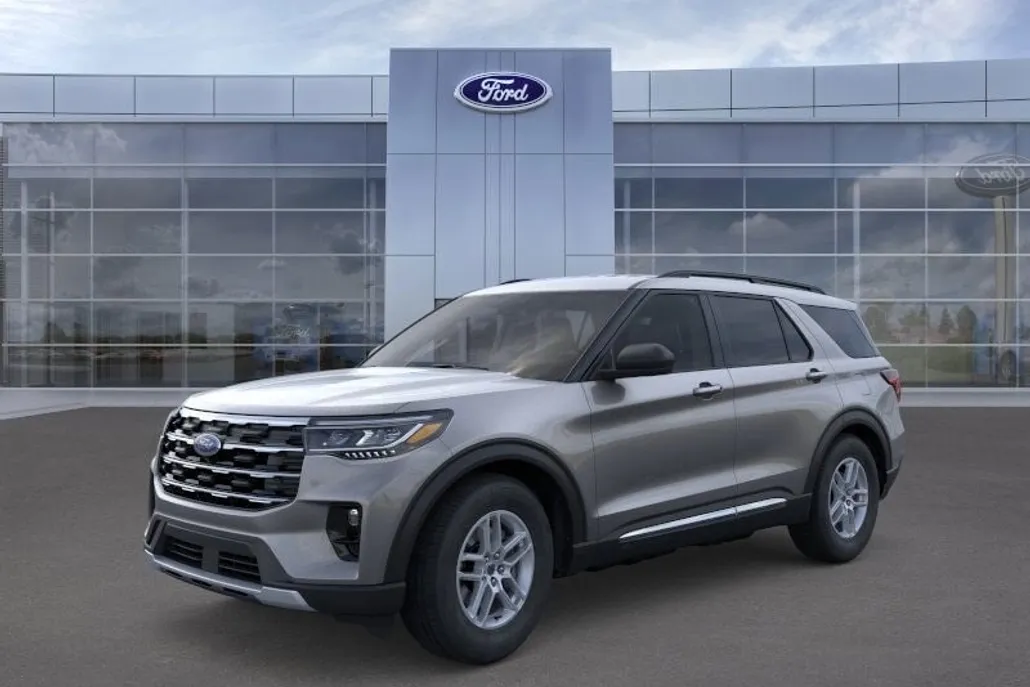 2025 Ford Explorer photo 1