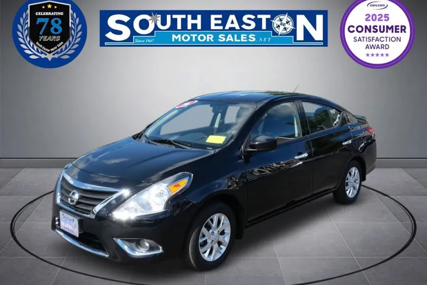 2016 Nissan Versa SV photo 1
