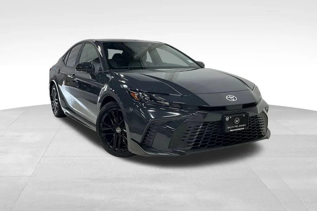 2025 Toyota Camry SE photo 1