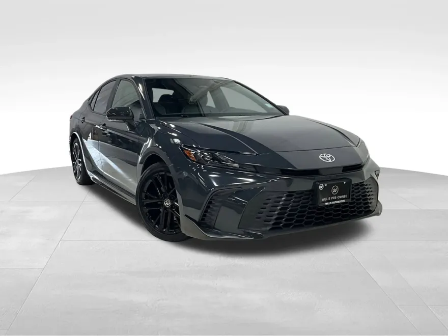 2025 Toyota Camry SE photo 1