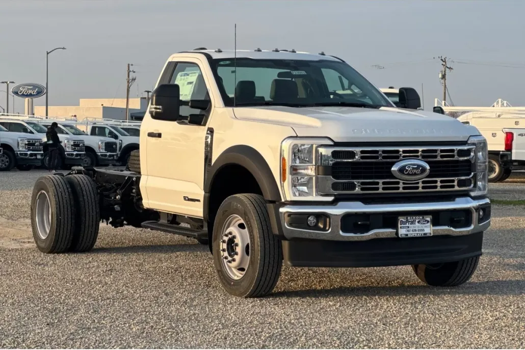 2024 Ford F-600 photo 1