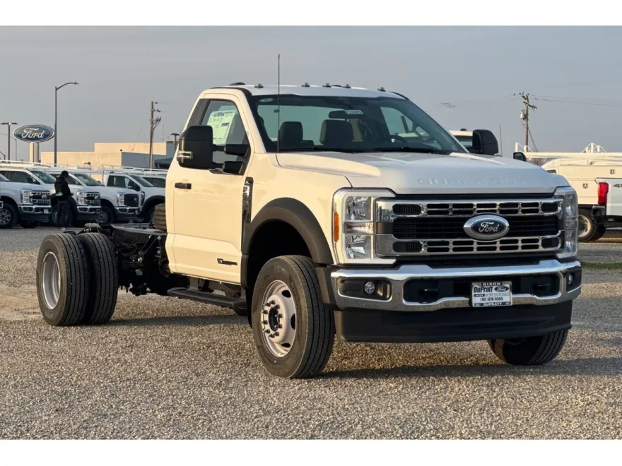 2024 Ford F-600 photo 1