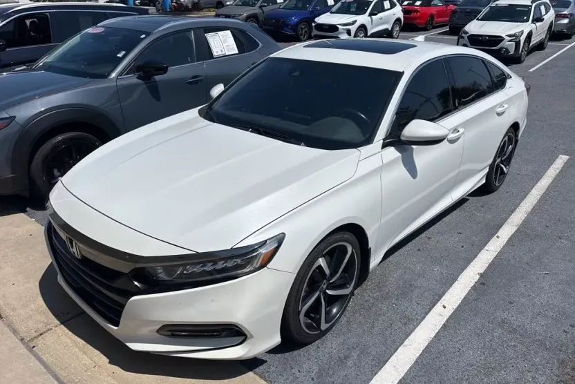 2018 Honda Accord Sport 2.0T photo 1