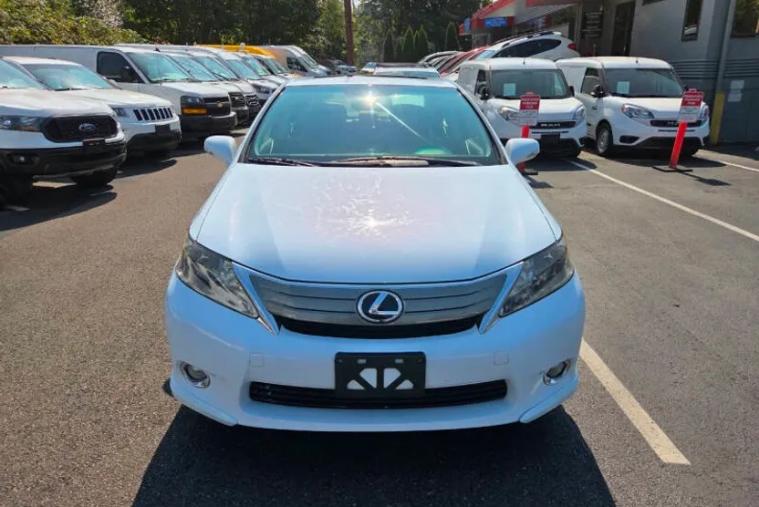 2010 Lexus HS 250h photo 1