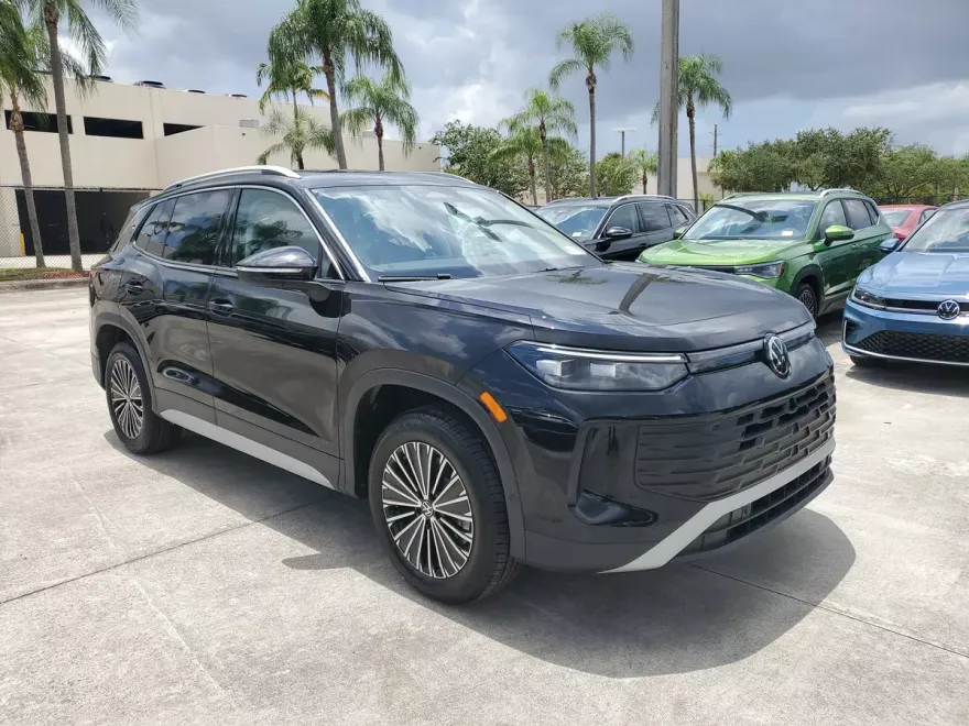 2025 Volkswagen Tiguan S photo 1