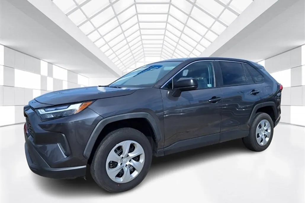2024 Toyota RAV4 LE photo 1