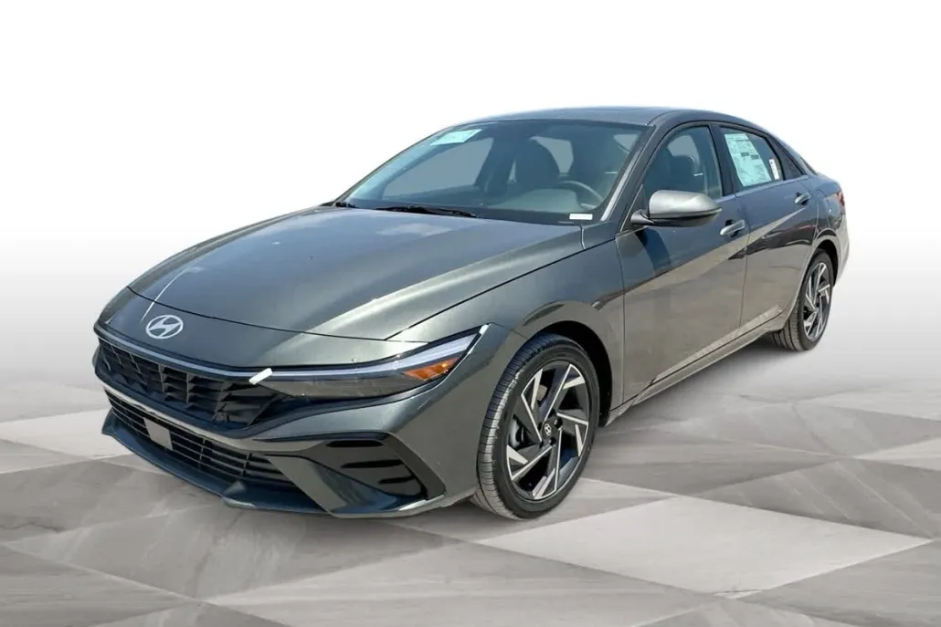 2025 Hyundai Elantra Limited photo 1