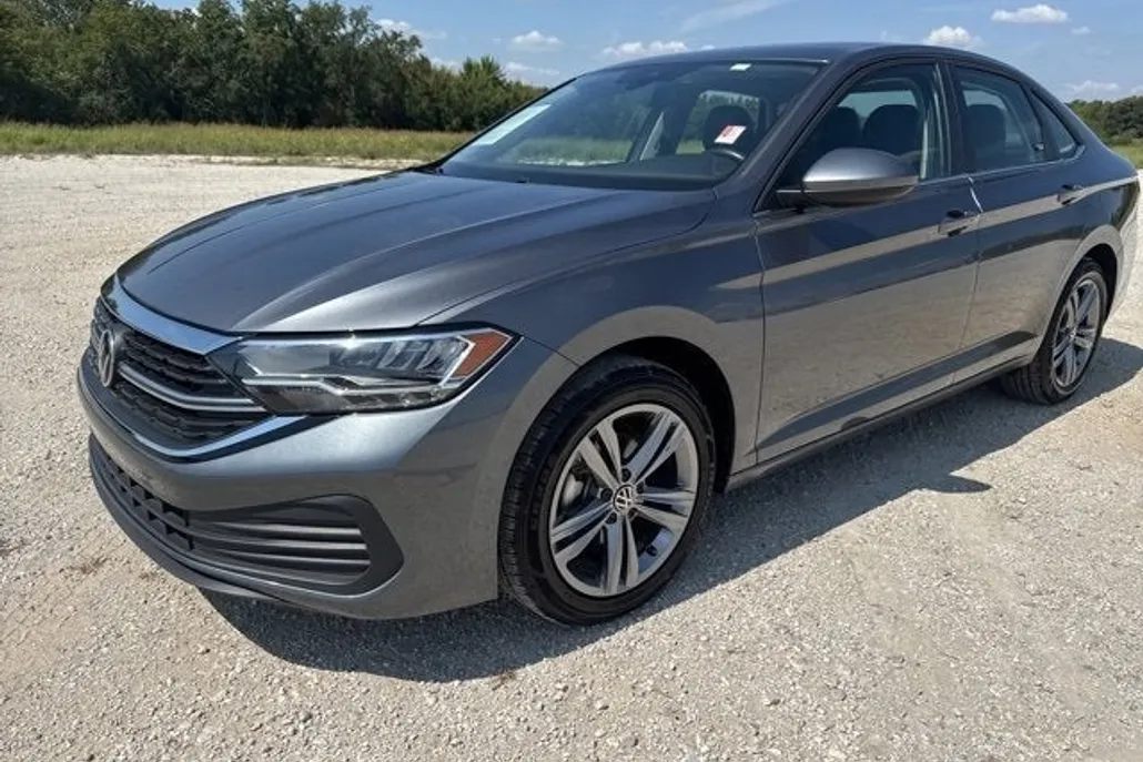 2024 Volkswagen Jetta SE photo 1