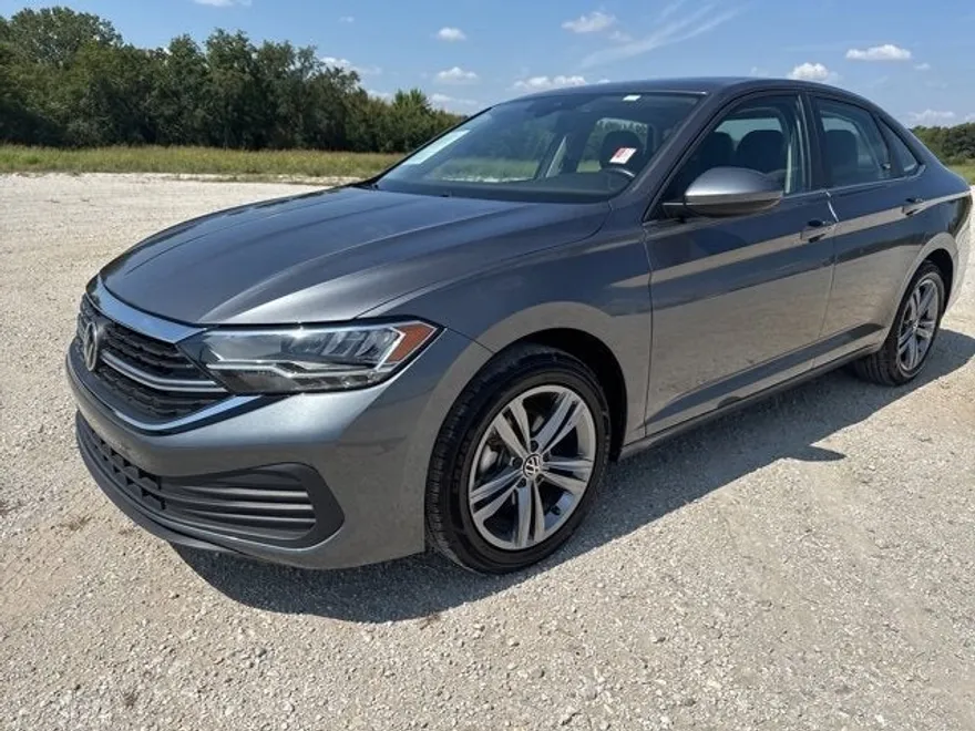 2024 Volkswagen Jetta SE photo 1