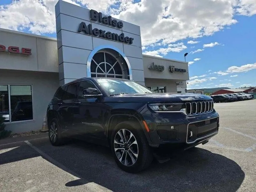 2023 Jeep Grand Cherokee Overland photo 1