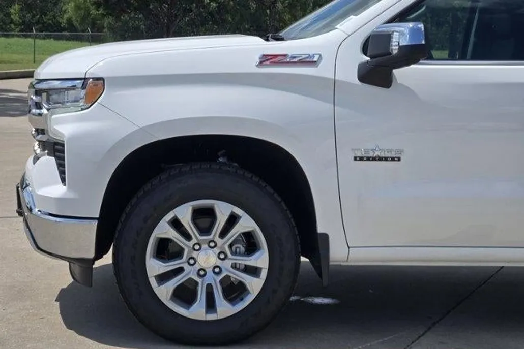 2026 Chevrolet Silverado 1500 LTZ photo 1