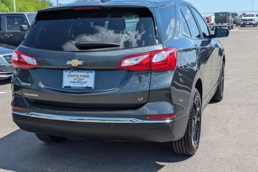 2021 Chevrolet Equinox LT photo 1