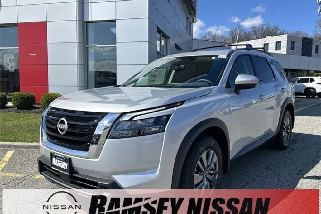 2025 Nissan Pathfinder SV photo 1