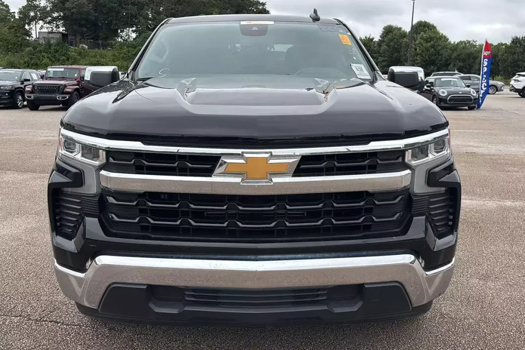 2024 Chevrolet Silverado 1500 LT photo 1