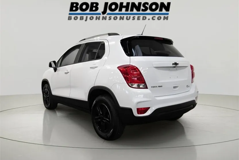 2022 Chevrolet Trax LT photo 1