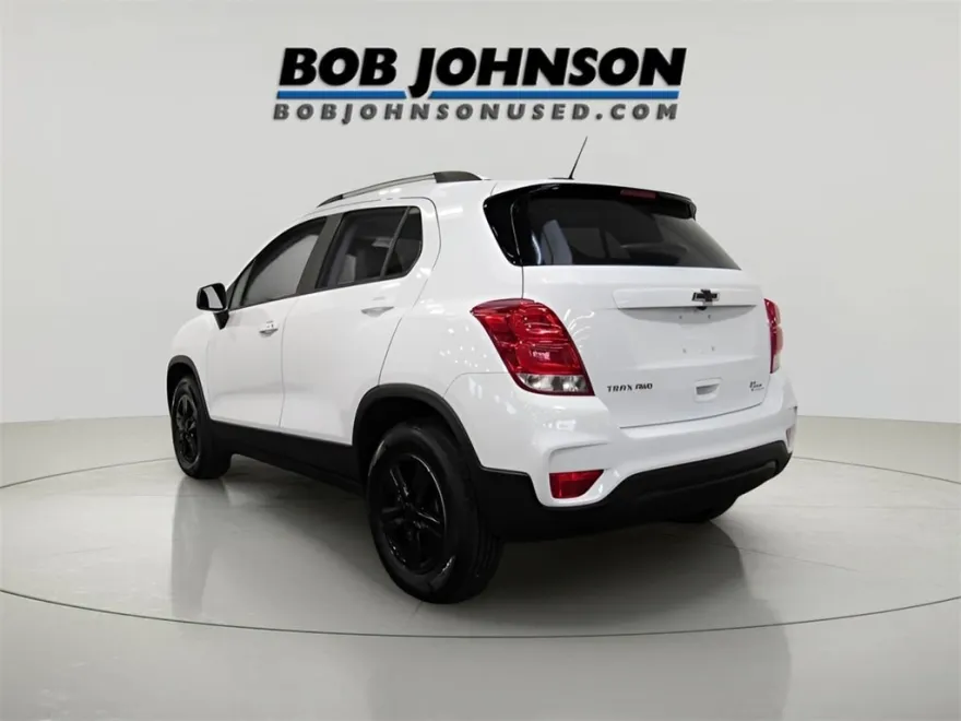 2022 Chevrolet Trax LT photo 1